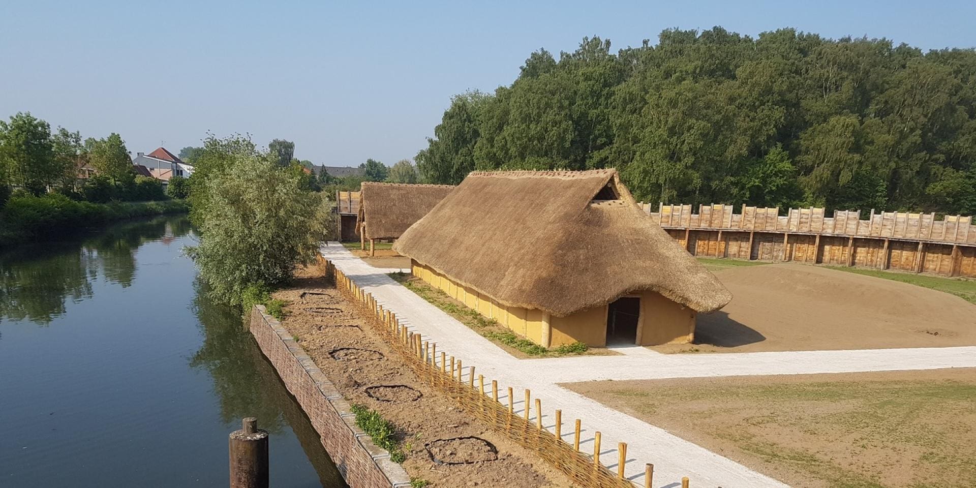 découvrez l'histoire fascinante de douains et ses attractions incontournables. plongez dans le patrimoine local, les sites historiques et les activités à ne pas manquer lors de votre visite à douains.