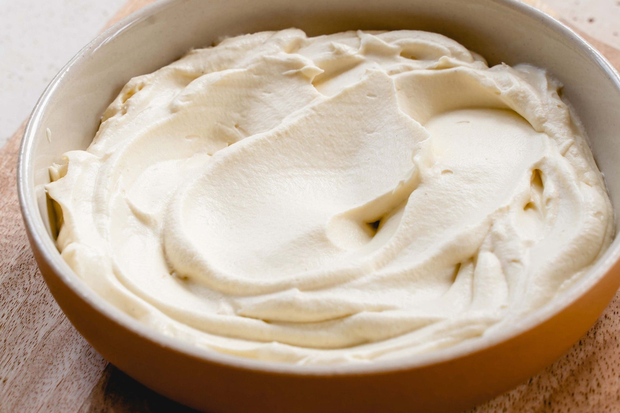 découvrez comment utiliser efficacement votre crème fraîche périmée pour éviter le gaspillage tout en garantissant sécurité et saveur dans vos recettes.